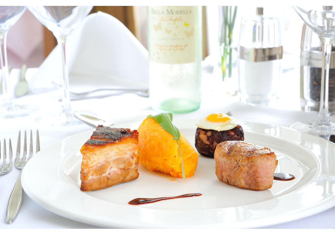 Reg is a leading food photographer based in Dordogne, France with over 25 years experience as a commercial photographer. His work used by major brands, hotels, restaurants, producers and magazines.