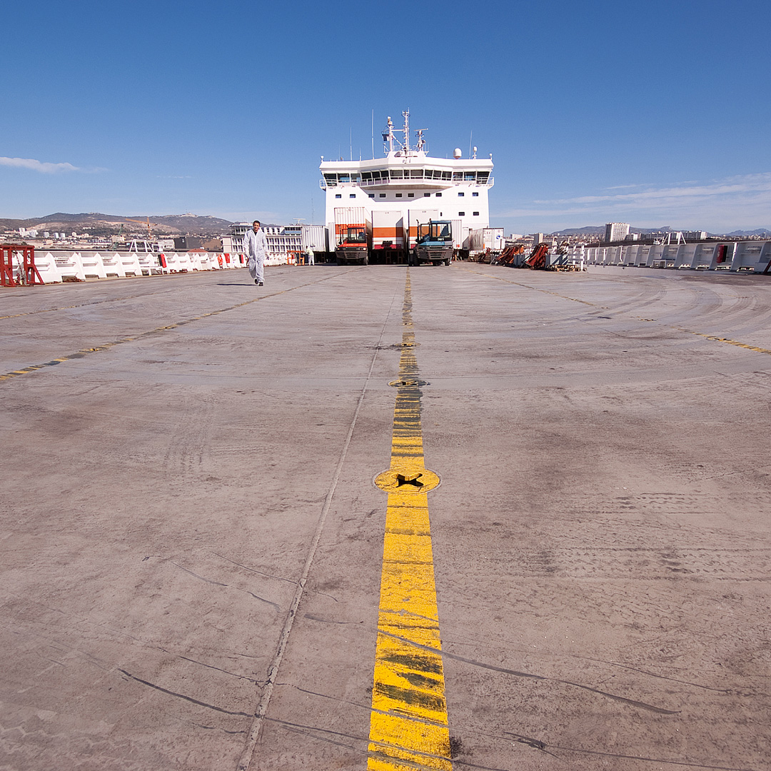 Reg Moore is a corporate and industrial photographer  based in Dordogne, France. He covers Bergerac, Perigueux, Bordeaux, Limoges and Toulouse