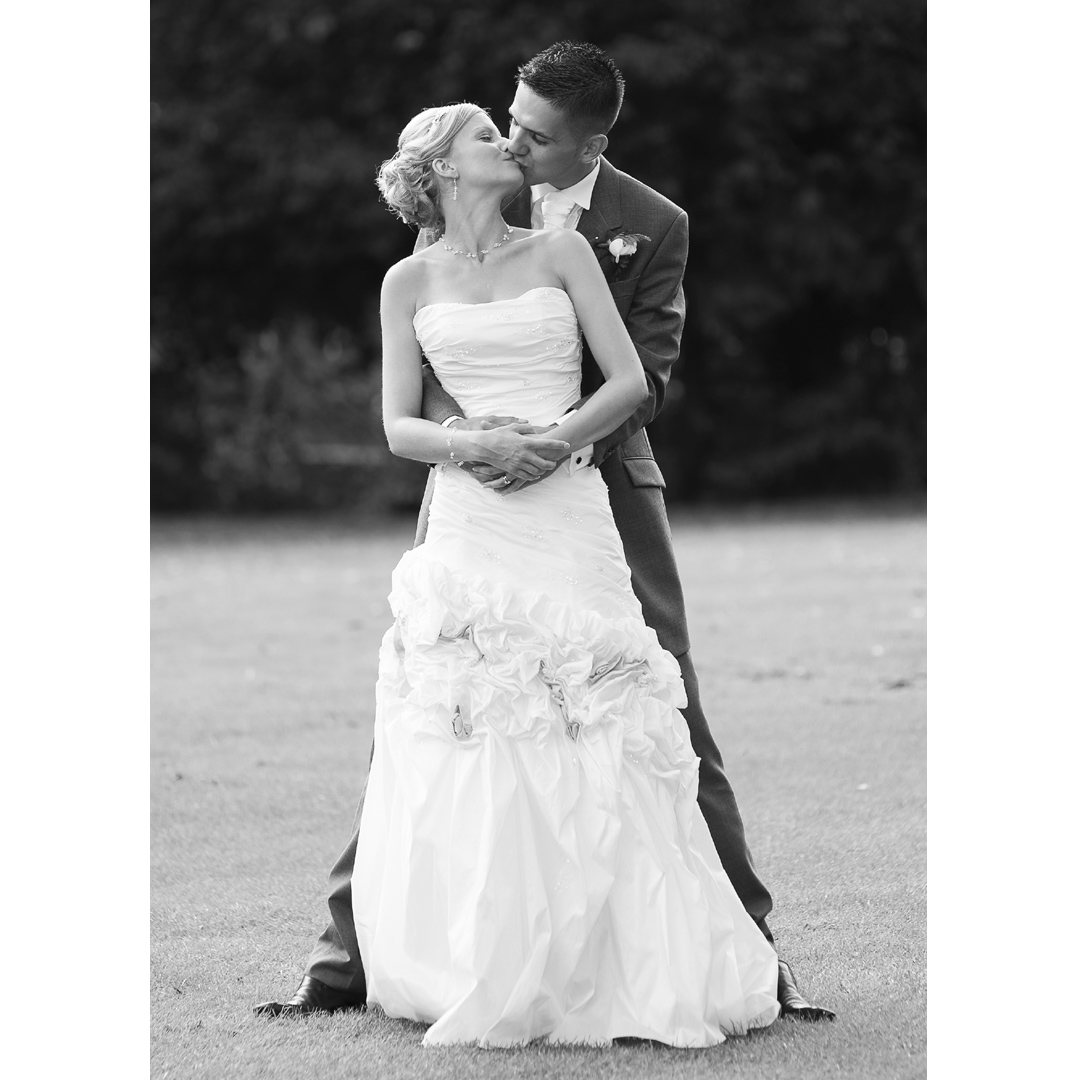 English bridal photographer for weddings in Dordogne