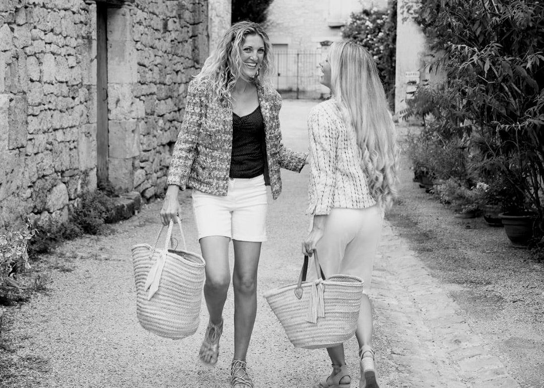 Photoshoot photographer Dordogne, France. Family portrait photoshoot photographers, editorial & fashion photoshoots.  Eymet, Beaumont, Monpazier, Monflanquin, Villereal, Issigeac, Bergerac, Sarlat, Fumel
