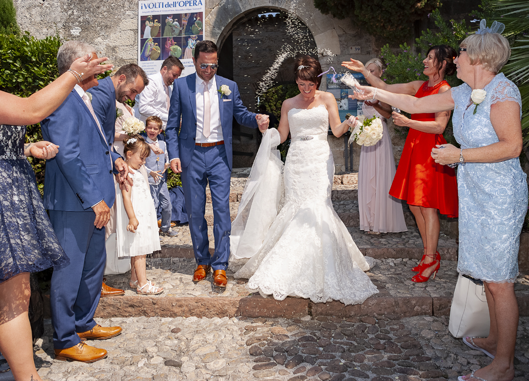 Photographer for weddings in Dordogne near Eymet, Bergerac, Beaumont, Ruffec, Monpazier, Villereal, Issigeac by an English photographer