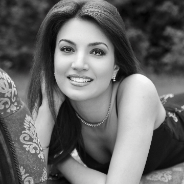 Portrait photographer Dordogne, France. Business headshot photographers, family portrait photography, editorial & fashion.  Eymet, Beaumont, Monpazier, Monflanquin, Villereal, Issigeac, Bergerac, Sarlat, Fumel