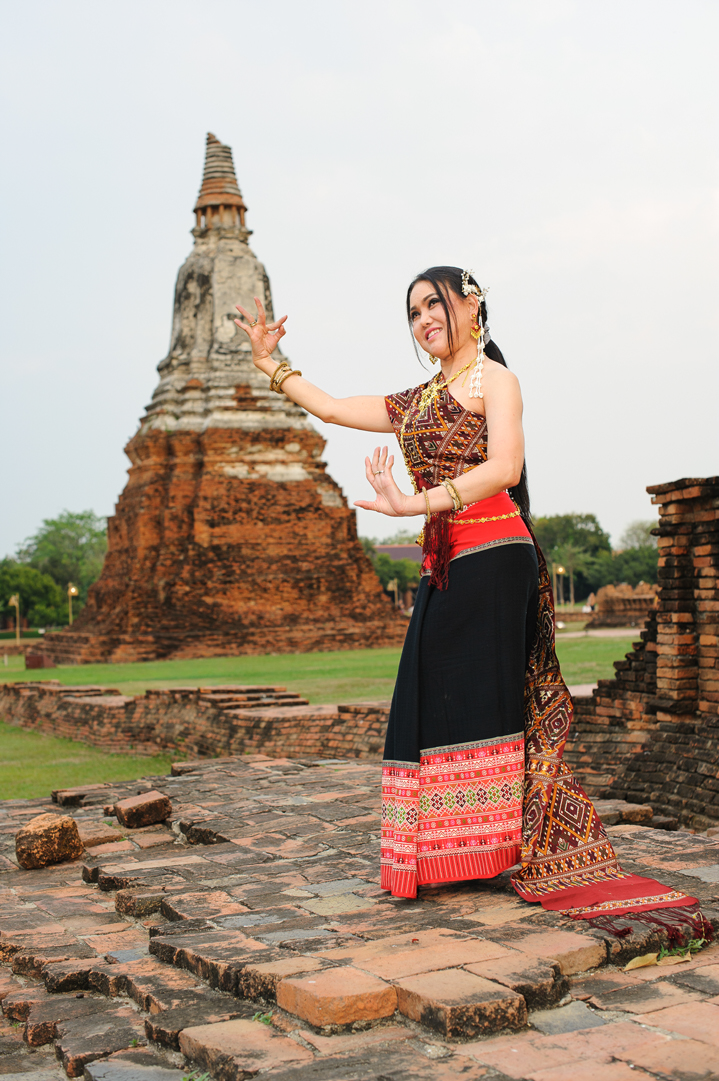 Weddings in the Dordogne. Photographer for weddings in Dordogne near Eymet, Bergerac, Beaumont, Ruffec, Monpazier, Villereal, Issigeac by an English photographer