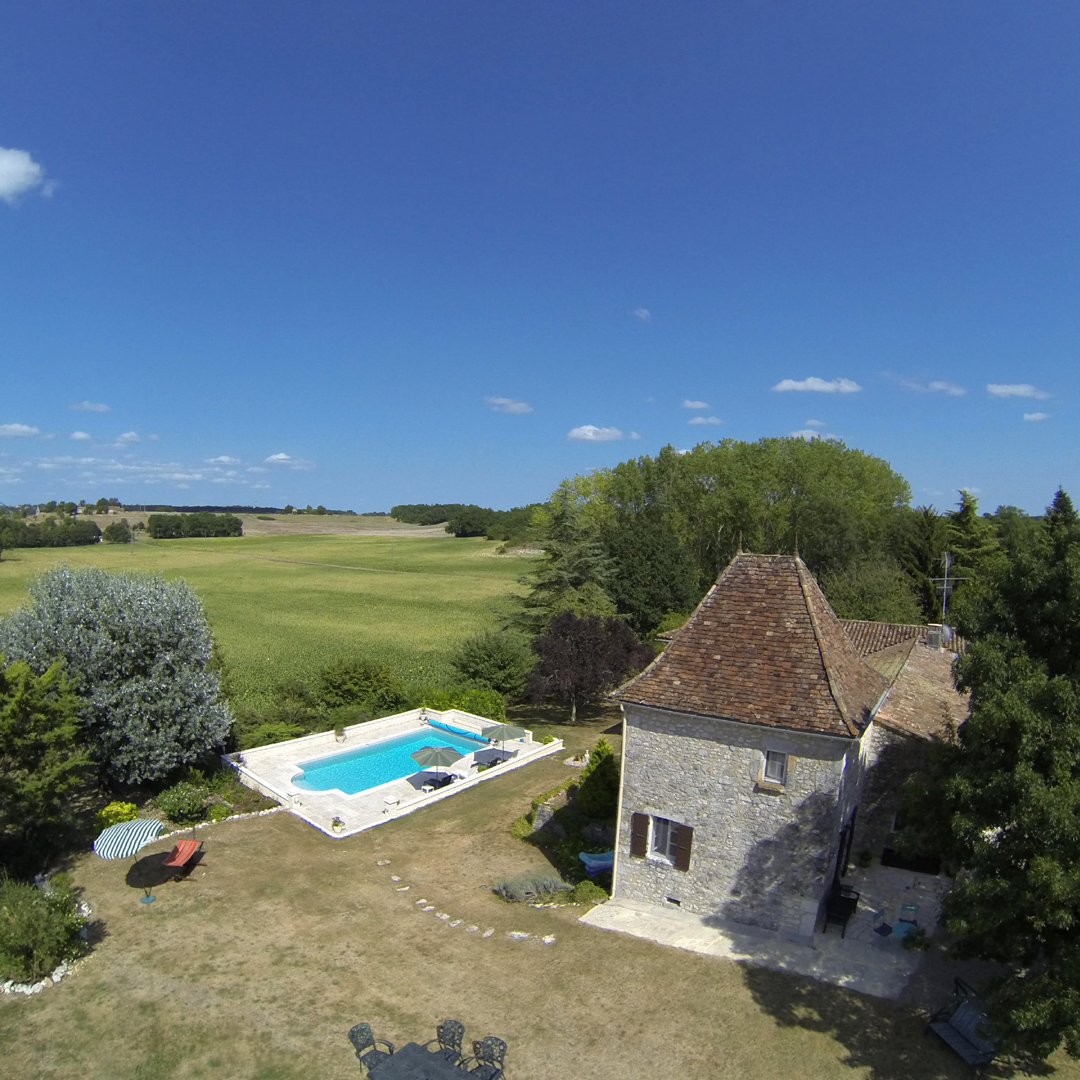 Gite with pool overlooking farmland. I am a gite photographer Dordogne, France |  Photograph holiday accommodation for gite, chateau, hotel, private residence. In Eymet, Villereal, Issigeac, Bergerac, Sarlat, Cahors, Monpazier, Monflanquin, Tremolat, Fumel, Riberac